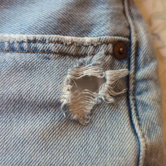 Levi's destroyed denim cut off jean shorts - Picture 11 of 12